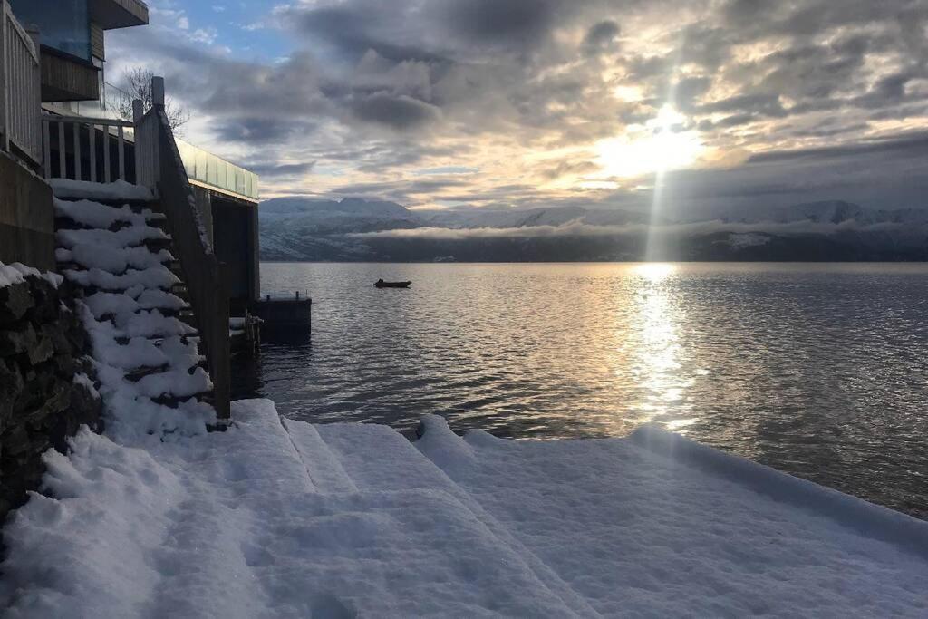 Panoramaresort In Hardangerfjorden Leilighet I Sjokanten Ved Hardangerfjorden For 7 Personer Boat , Sauna,Kajak, Sup For Rent Øystese エクステリア 写真